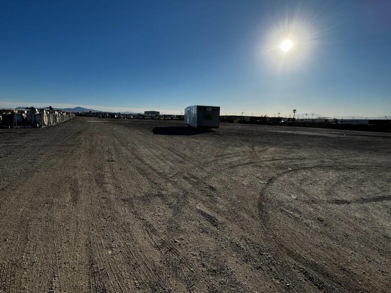 5445 Cecile Ave, Las Vegas, NV à louer - Photo de l’immeuble – Image 3 sur 4