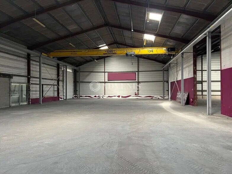 Local commercial dans Coignières à louer - Photo de l’immeuble – Image 2 sur 4