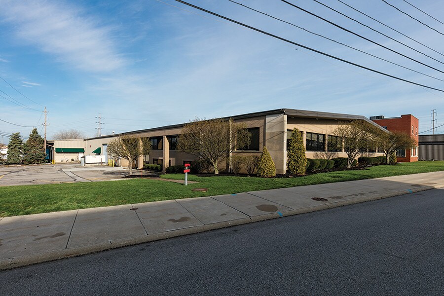 4558-4568 E 71st St, Cleveland, OH à louer Photo de l’immeuble– Image 1 sur 16