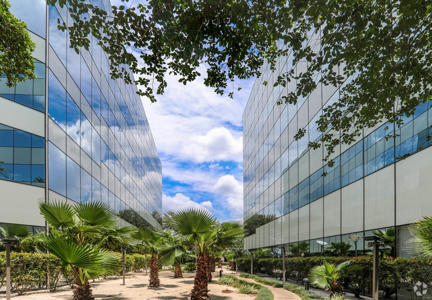 5821 Southwest Fwy, Houston, TX à louer - Photo de l’immeuble – Image 2 sur 10