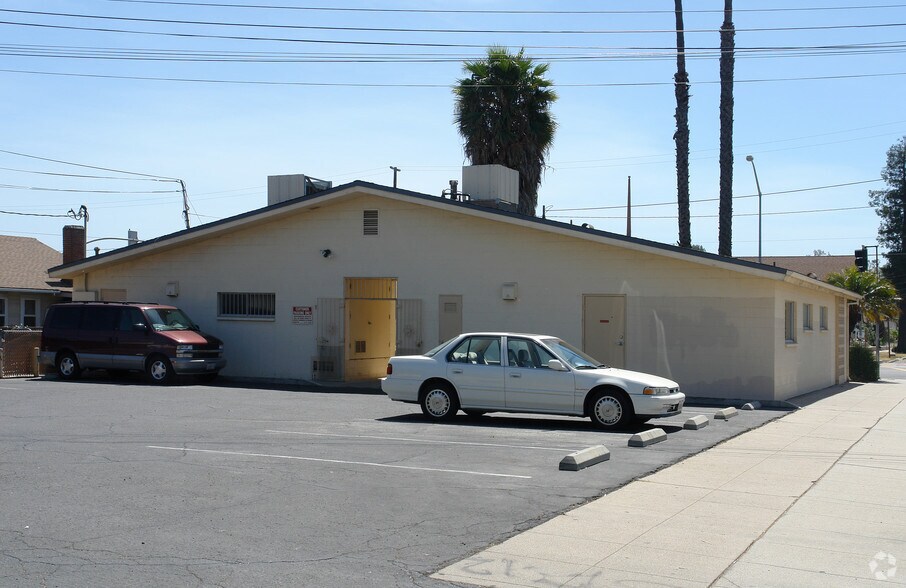243-245 N 10th St, Santa Paula, CA à louer - Photo de l’immeuble – Image 2 sur 2