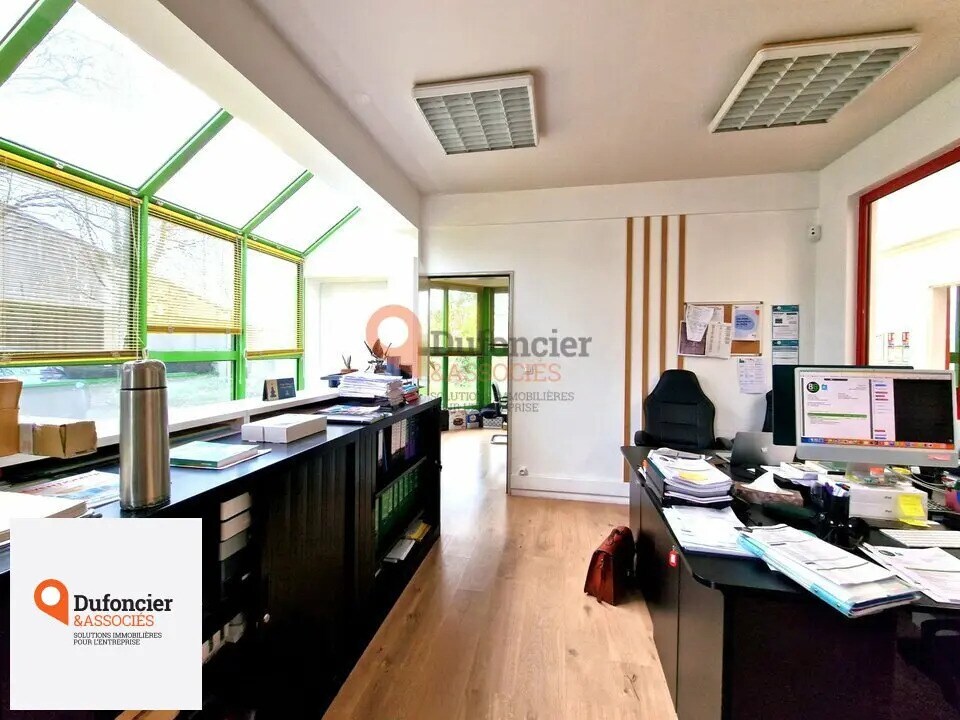 7 Rue De La Vallée, Fontaine-le-Comte à vendre Photo de l’immeuble– Image 1 sur 12
