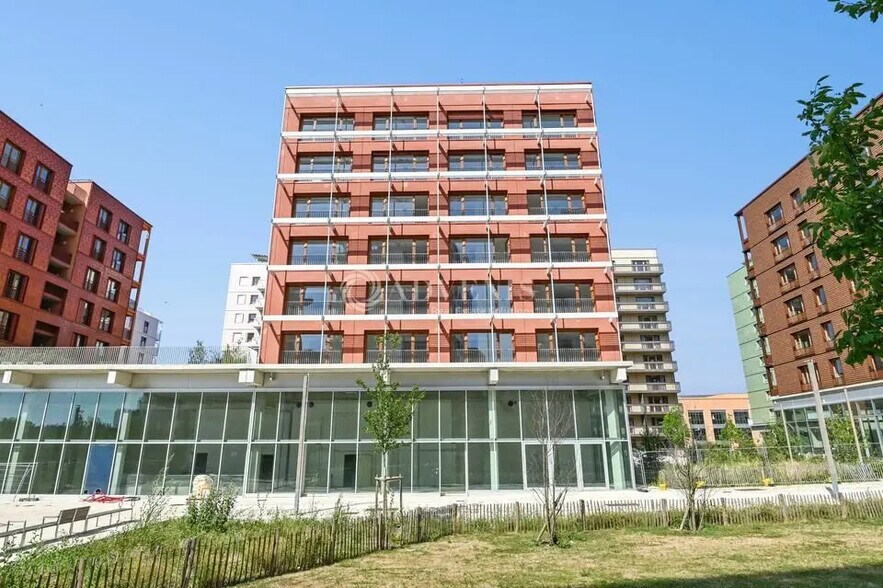 Local commercial dans Saint-Ouen-sur-Seine à louer - Photo de l’immeuble – Image 1 sur 25