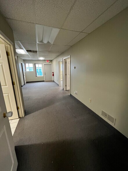 114 Perimeter Rd, Nashua, NH à louer - Photo de l’immeuble – Image 2 sur 17