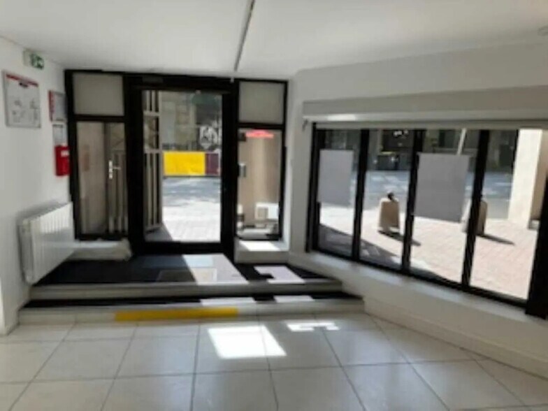 Bureau dans Lille à louer - Hall d’entrée – Image 2 sur 5