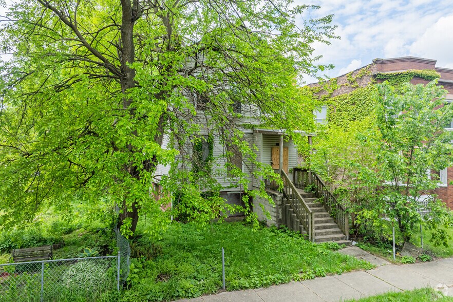 7918 S Escanaba Ave, Chicago, IL à vendre - Photo de l’immeuble – Image 2 sur 4