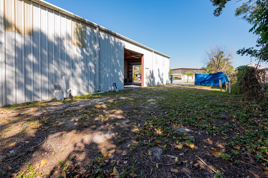 420 NE 3rd Ave, Cape Coral, FL à louer - Photo de l’immeuble – Image 2 sur 22