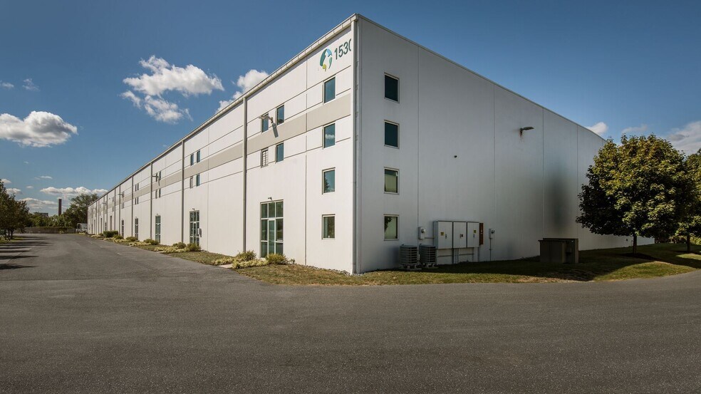1530 Bobali Dr, Harrisburg, PA à louer - Photo de l’immeuble – Image 1 sur 11