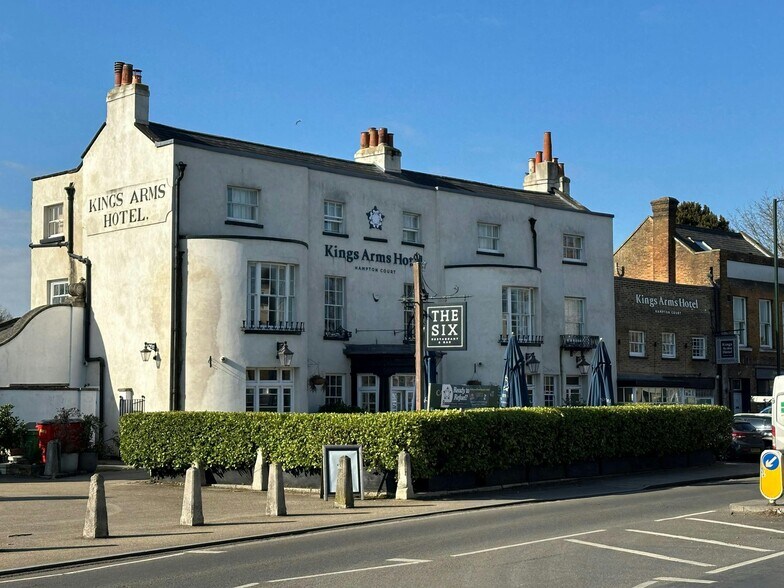 Hampton Court Rd, East Molesey à vendre - Photo de l’immeuble – Image 2 sur 5