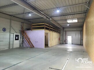 Plus de détails pour Local d'activités à louer