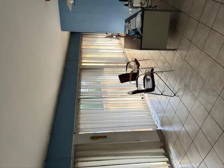 Bureau dans Décines-Charpieu à vendre - Photo de l’immeuble – Image 3 sur 4