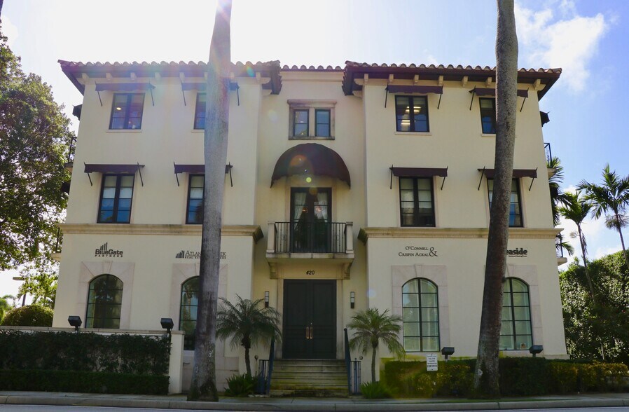 420 Royal Palm Way, Palm Beach, FL à louer - Photo de l’immeuble – Image 2 sur 8