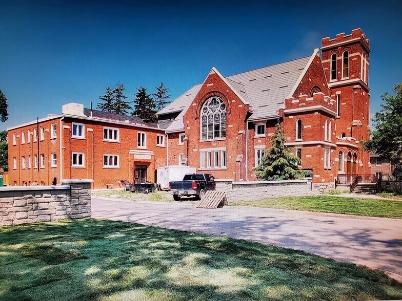 1061 Richmond St, London, ON à vendre - Photo de l’immeuble – Image 2 sur 11