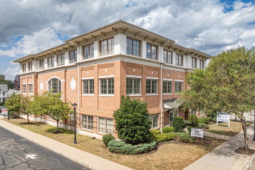 62 Elm St, Morristown, NJ à louer - Photo de l’immeuble – Image 1 sur 8