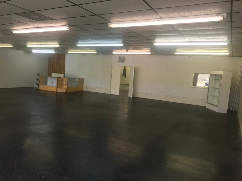 327 & 323 John C Calhoun Dr, Orangeburg, SC à vendre - Photo de l’immeuble – Image 3 sur 12