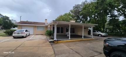 1025 W New York Ave, Deland, FL à louer Photo intérieure– Image 1 sur 5