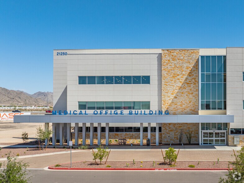 21250 W Roosevelt St, Buckeye, AZ à louer - Photo de l’immeuble – Image 2 sur 6