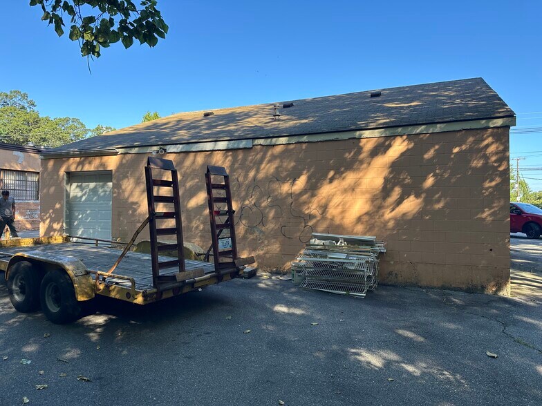 980 Post Rd portefeuille de 2 biens à vendre sur LoopNet.fr - Photo de l’immeuble – Image 2 sur 7