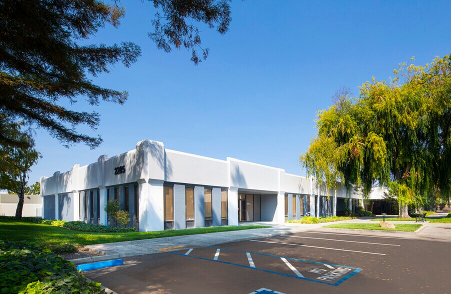 2225 Martin Ave, Santa Clara, CA à louer - Photo de l’immeuble – Image 2 sur 12