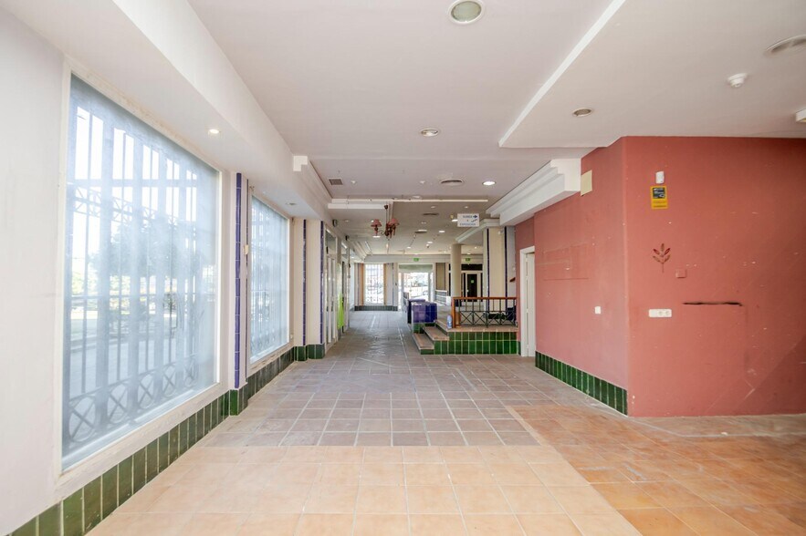 Calle Pablo Neruda, 1, Mairena del Aljarafe, Sevilla à vendre - Photo de l’immeuble – Image 2 sur 24