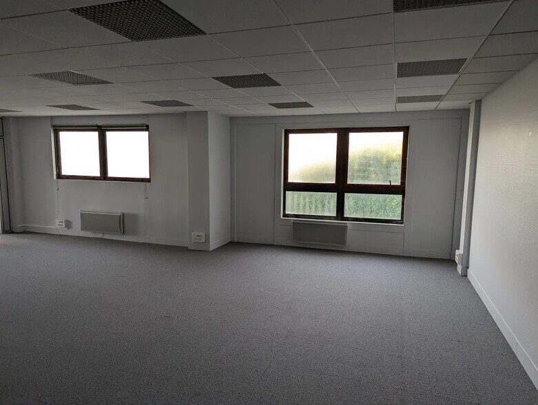 Bureau dans Évreux à louer - Photo de l’immeuble – Image 2 sur 2