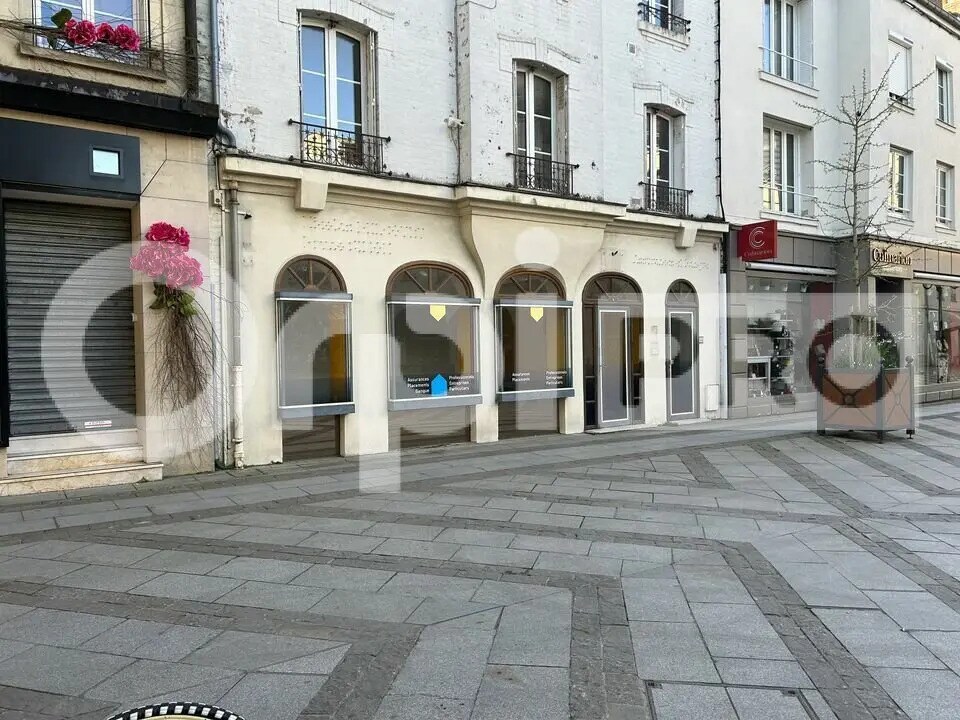 Local commercial dans Compiègne à louer Photo de l’immeuble– Image 1 sur 4