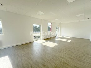 16 A Rue Ampère, Pontoise à louer Photo de l’immeuble– Image 2 sur 4