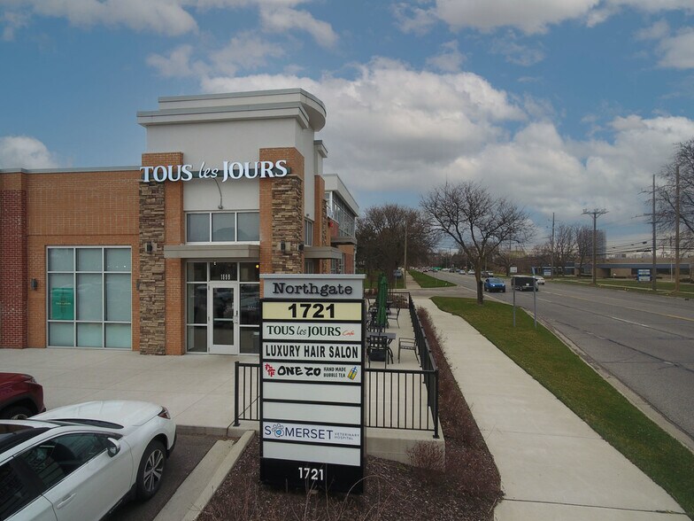 1721 Crooks Rd, Troy, MI à louer - Photo de l’immeuble – Image 3 sur 8