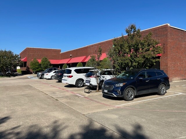 203 S Jupiter Rd, Allen, TX à vendre - Photo de l’immeuble – Image 3 sur 12