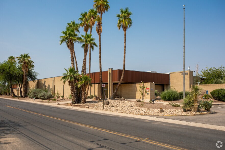 6868 S Plumer Ave, Tucson, AZ à louer - Photo principale – Image 1 sur 10