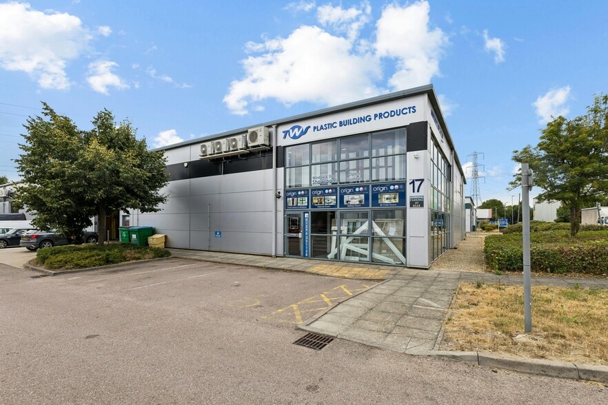 Smeaton Clos, Aylesbury à vendre - Photo de l’immeuble – Image 1 sur 6