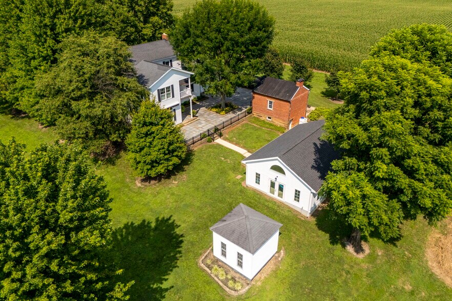 29614 Tarlton Adelphi Rd, Laurelville, OH à vendre - Photo principale – Image 1 sur 31