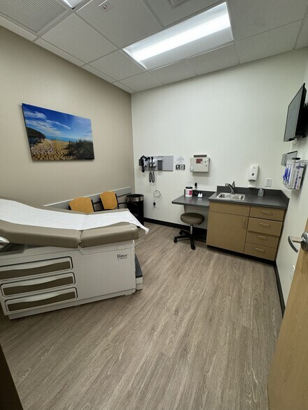 19580 Cochran Blvd, Port Charlotte, FL à louer - Photo de l’immeuble – Image 3 sur 9