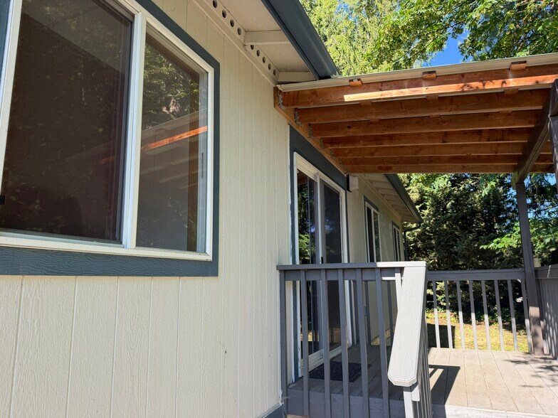 3304 Old Hartford Rd, Lake Stevens, WA à louer - Photo de l’immeuble – Image 3 sur 9