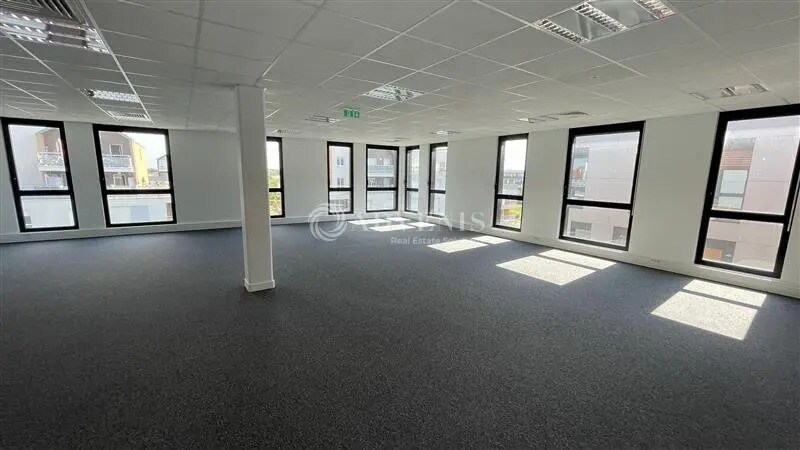 Bureau dans Lieusaint à louer - Photo de l’immeuble – Image 2 sur 8