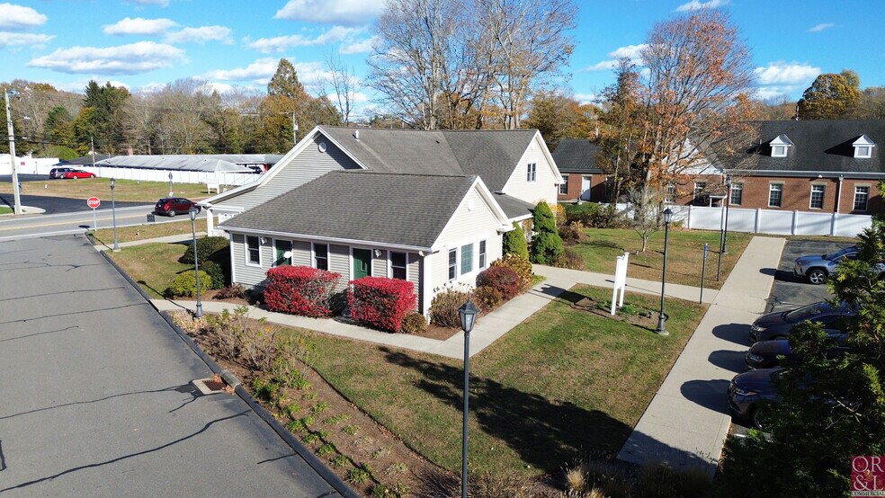 162 E Main St, Clinton, CT à vendre - Photo de l’immeuble – Image 3 sur 6