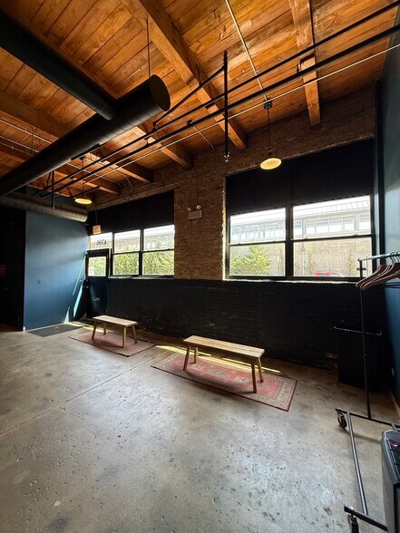 4700 N Ravenswood Ave, Chicago, IL à louer - Photo de l’immeuble – Image 3 sur 10