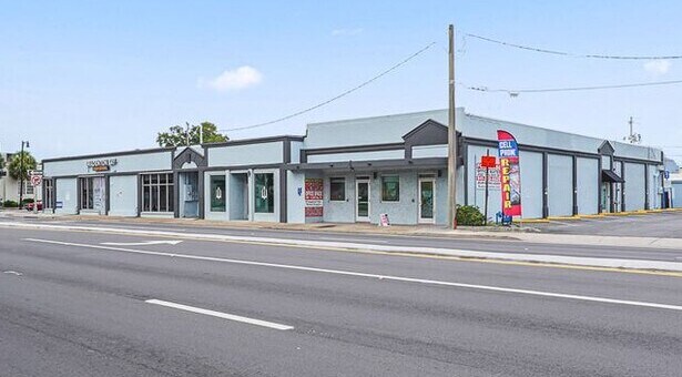 817 Manatee Ave W, Bradenton, FL à louer Photo principale– Image 1 sur 22