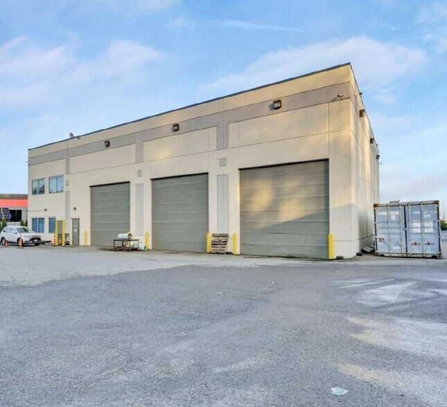 17288 104A Ave, Surrey, BC à vendre - Photo de l’immeuble – Image 2 sur 9