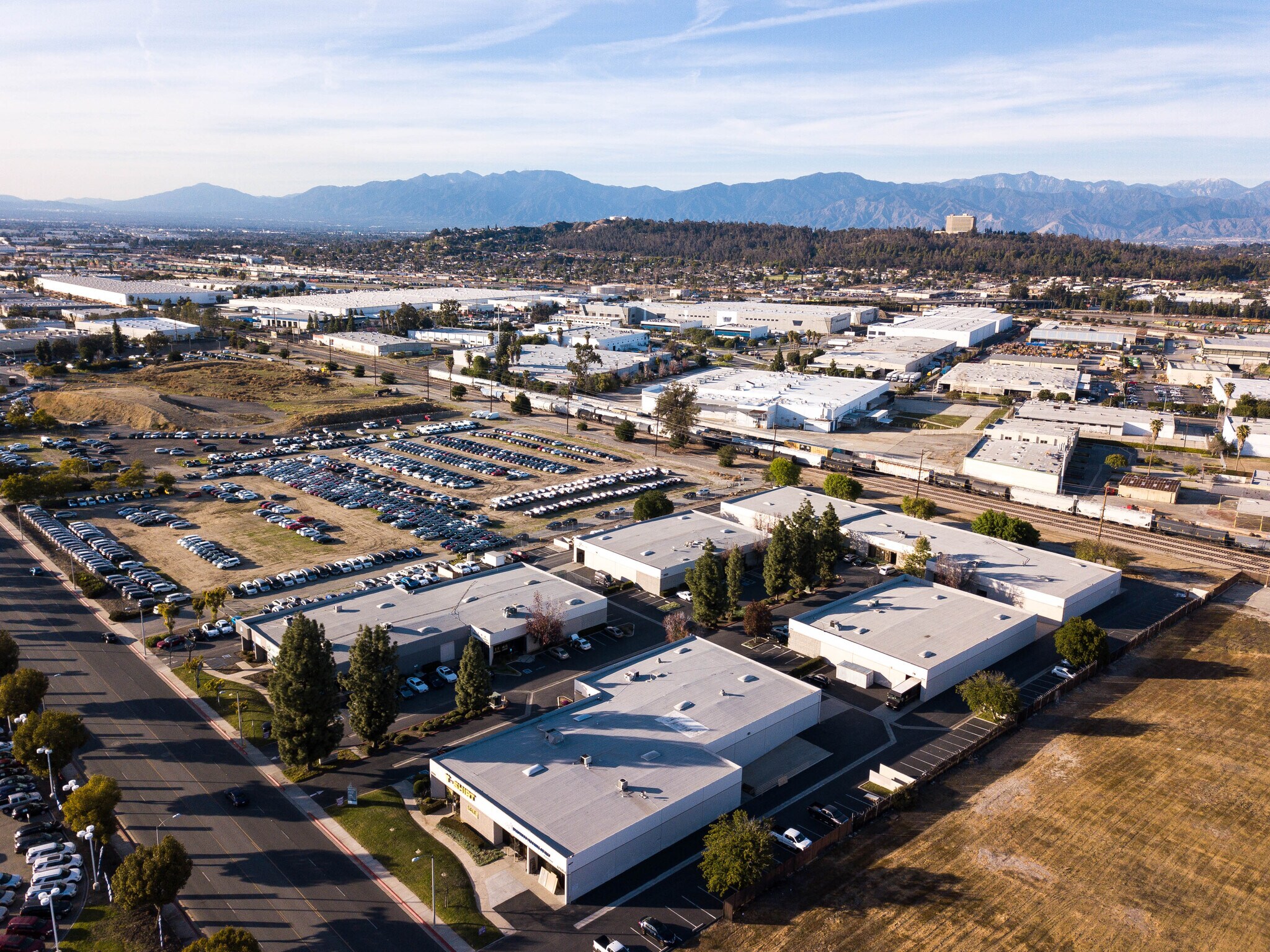 17431 Gale Ave, City of Industry, CA à louer Photo principale– Image 1 sur 4