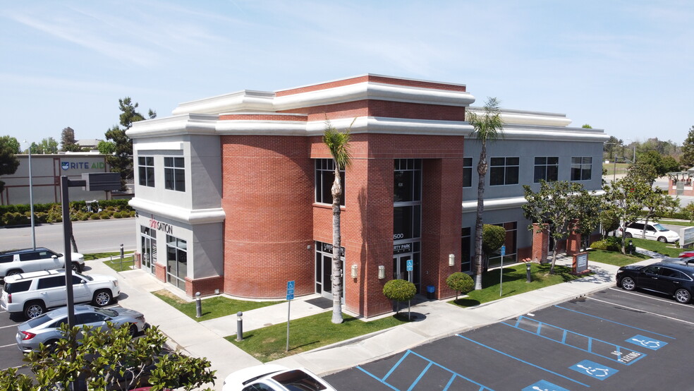 1500 Haggin Oaks Blvd, Bakersfield, CA à louer - Photo de l’immeuble – Image 1 sur 6