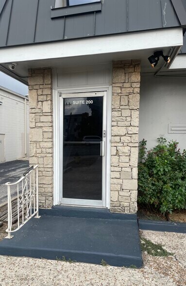 7303 Blanco Rd, San Antonio, TX à louer - Photo de l’immeuble – Image 2 sur 32