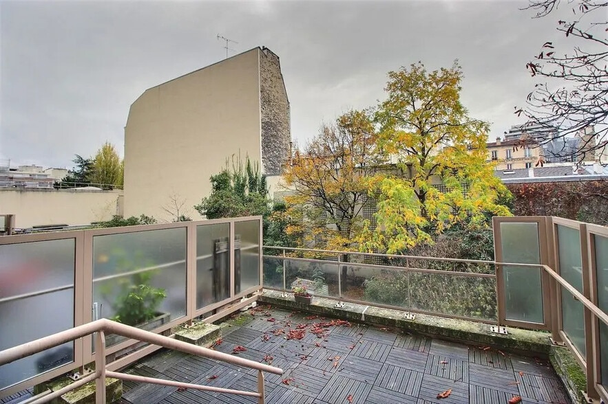 83-85 Avenue Philippe-Auguste, Paris à louer - Photo de l’immeuble – Image 3 sur 9