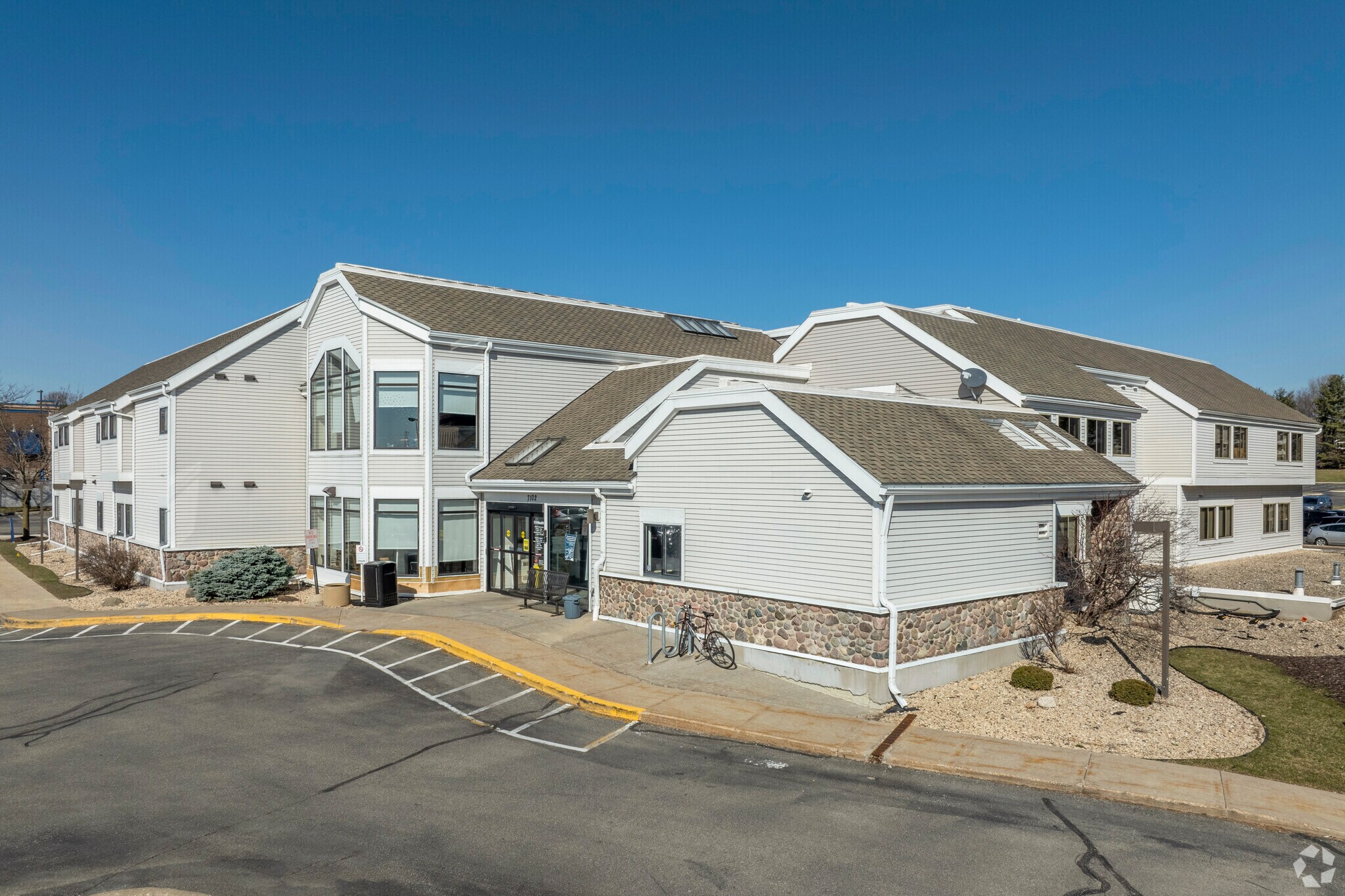 7102 Mineral Point Rd, Madison, WI à vendre Photo principale– Image 1 sur 22