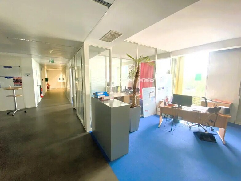Bureau dans Lieusaint à louer - Photo de l’immeuble – Image 3 sur 11