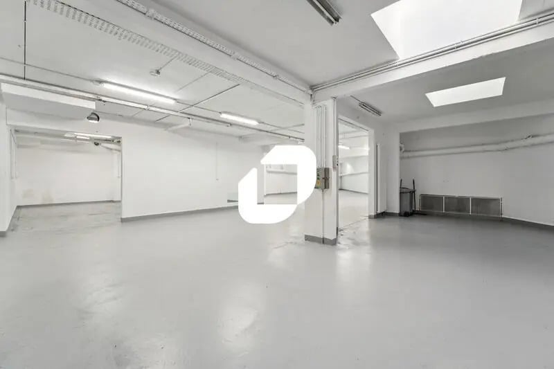 Local d’activités dans Paris à louer - Photo de l’immeuble – Image 3 sur 10