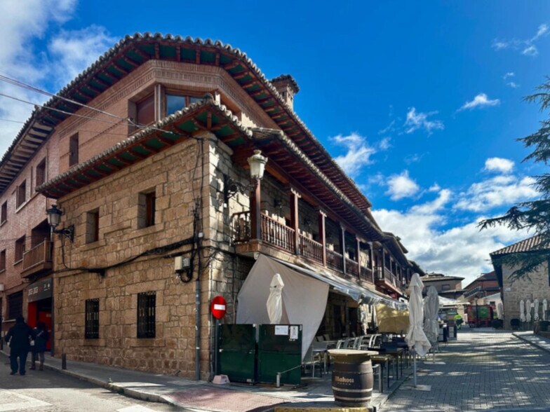 Plaza Adolfo Suárez, 10, Manzanares el Real, Madrid à vendre - Photo de l’immeuble – Image 2 sur 13