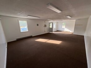41 Maine St, New Gloucester, ME à louer Photo intérieure– Image 2 sur 2
