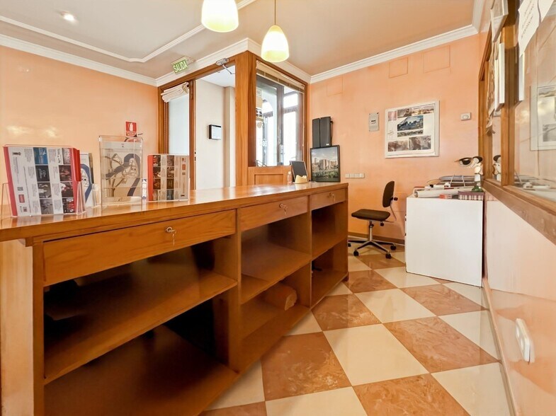 Services hôteliers dans Buitrago del Lozoya, Madrid à vendre - Photo de l’immeuble – Image 3 sur 46