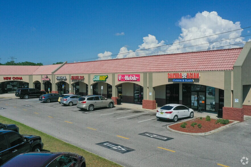 138-188 Mariner Blvd, Spring Hill, FL à louer - Photo de l’immeuble – Image 3 sur 5
